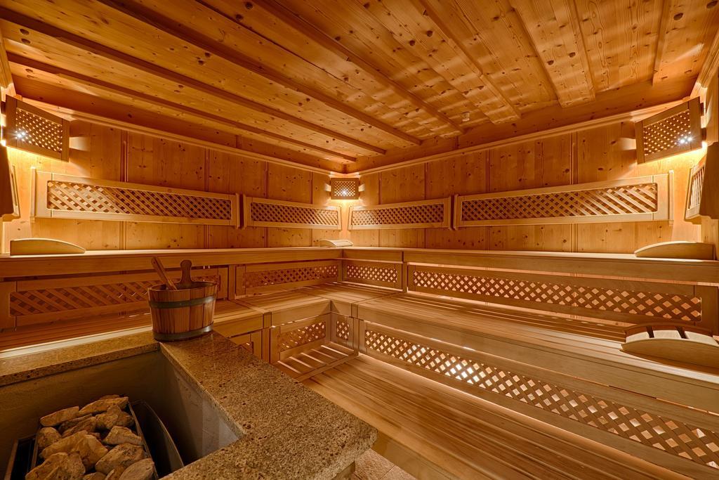 Hotel Kristall Гросарл Екстериор снимка