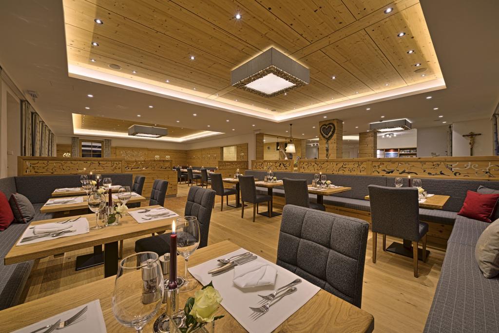 Hotel Kristall Гросарл Екстериор снимка