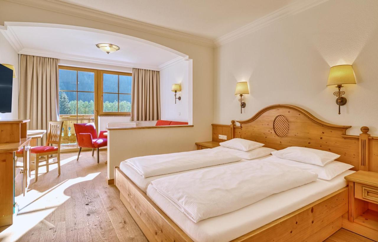 Hotel Kristall Гросарл Екстериор снимка
