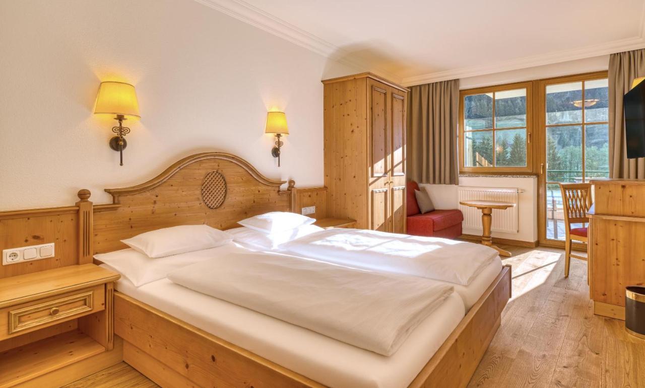 Hotel Kristall Гросарл Екстериор снимка