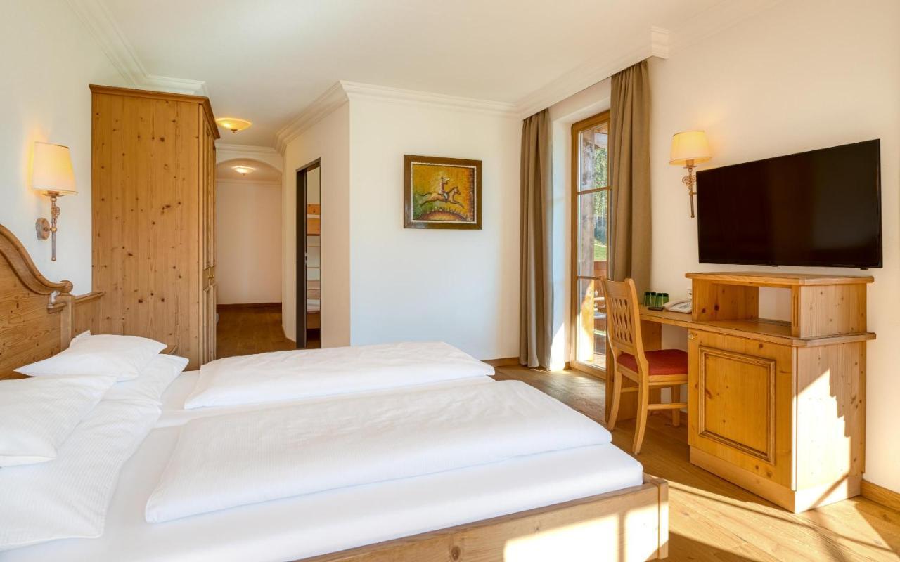 Hotel Kristall Гросарл Екстериор снимка